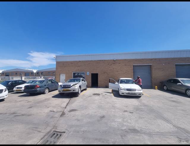 152M² WAREHOUSE TO LET IN PHILIPPI